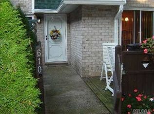610 Blue Ridge Dr, Medford, NY 11763