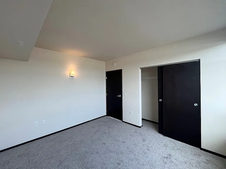 Galaxie High Rise Apartments — Photo 191