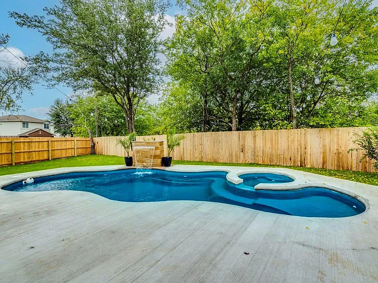 1415 Roxannes Run — Photo 29