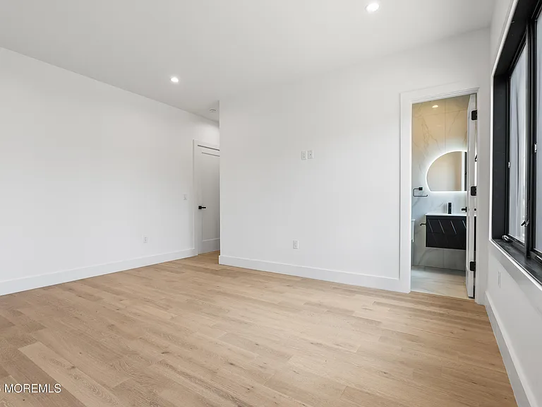 150 Ampere Ave — Photo 45