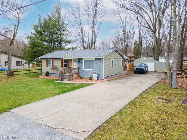 17530 Laurel Ave, Lake Milton, OH 44429