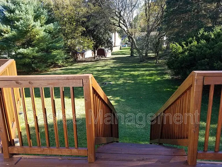 1049 Deleone Dr — Photo 9