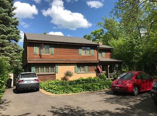 1541 N McKinley Rd, Lake Forest, IL 60045