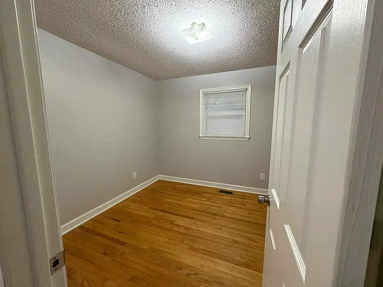 818 Lynwood Dr — Photo 10