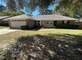 203 Jeffrey Ln, Wake Village, TX 75501