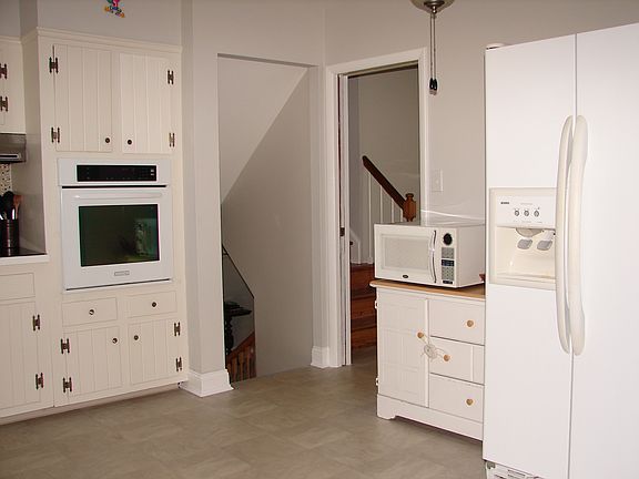 Immaculate, bright kitchen