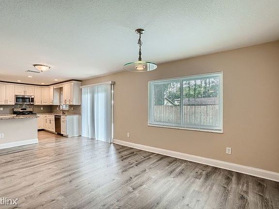 3rd image of 1154 Breeze Dr