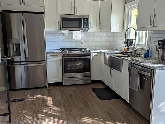 2nd image of 925 Lynn Ave