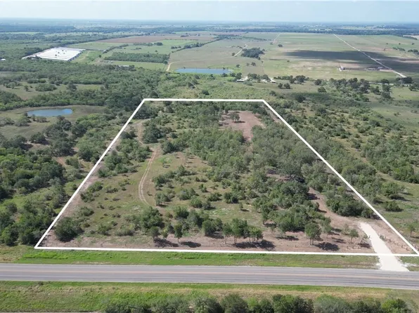 W Highway 90 W #A, Gonzales, TX 78629