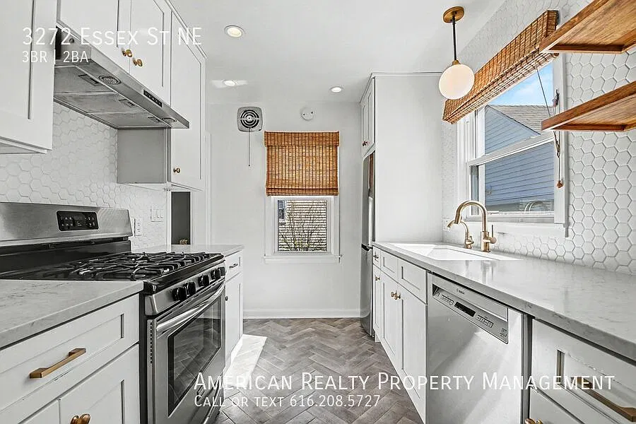 3 bed, 1.5 bath, 1409 sqft, $2,600 — Photo 4