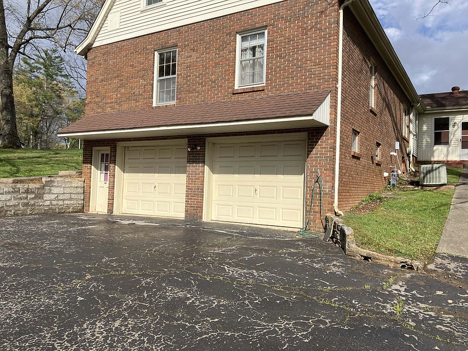 2nd image of 203 Westbrook Ln