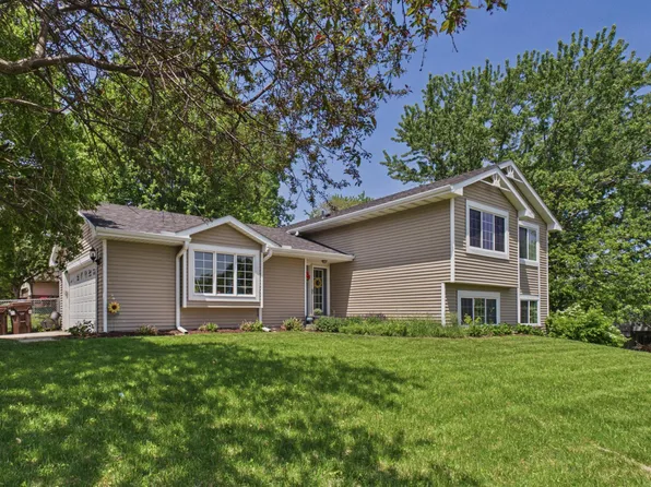 7598 Upper 23rd St N, Oakdale, MN 55128