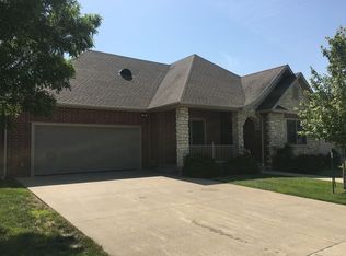 2221 Stonegate Dr, Nevada, MO 64772