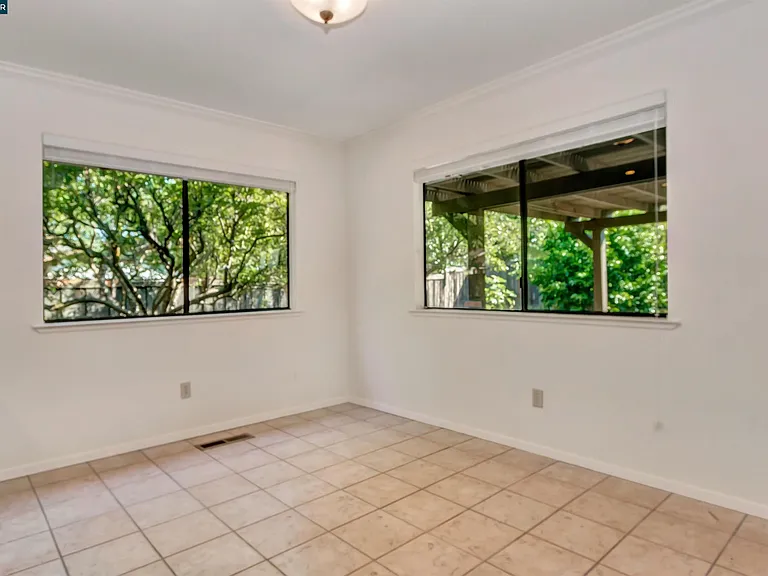 332 Downham Ct — Photo 7