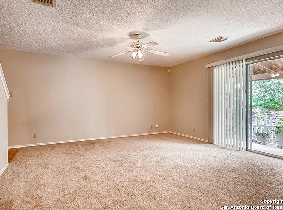 3rd image of 10206 Pelican Oak Dr