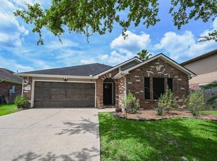 337 Grand Isle Ln, Dickinson, TX 77539