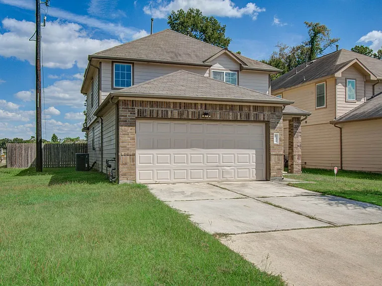10410 Solitude Way — Photo 2