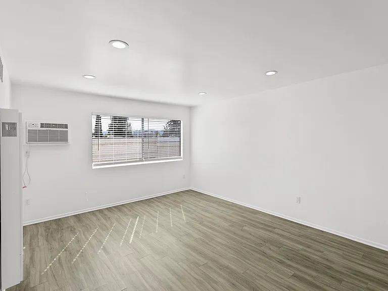 15316 Gault St #205 — Photo 5