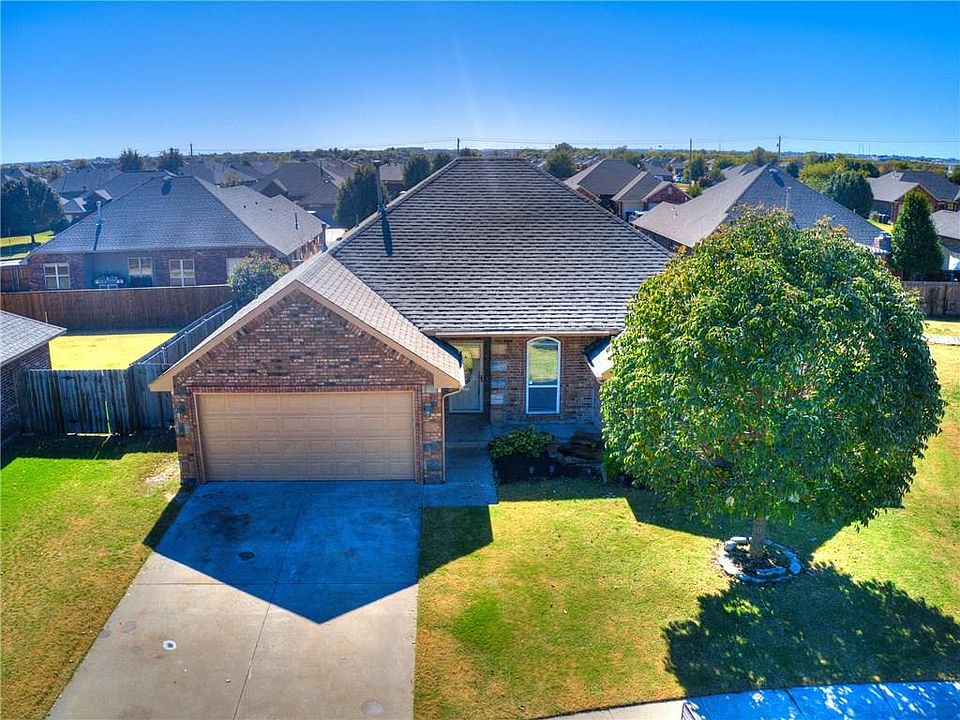 1st image of 818 Rickwood Cir