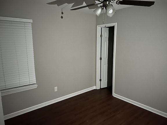 5th image of 212 Woodcrest Cir