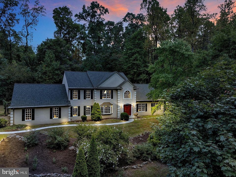 1st image of 141 Foxgayte Ln