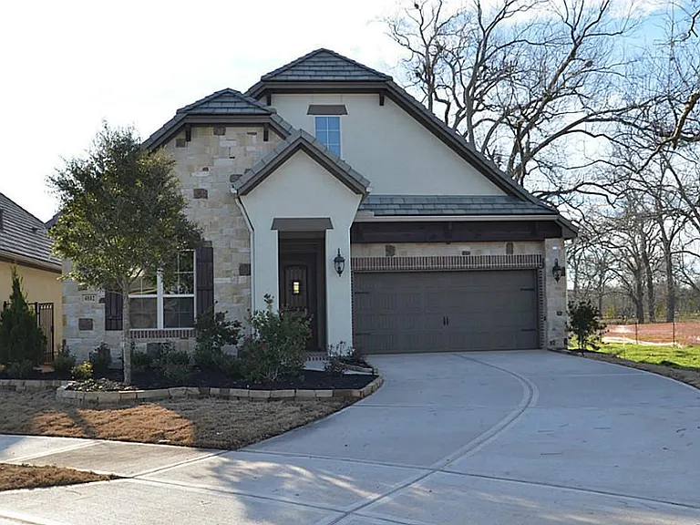4802 Fairford — Photo 2