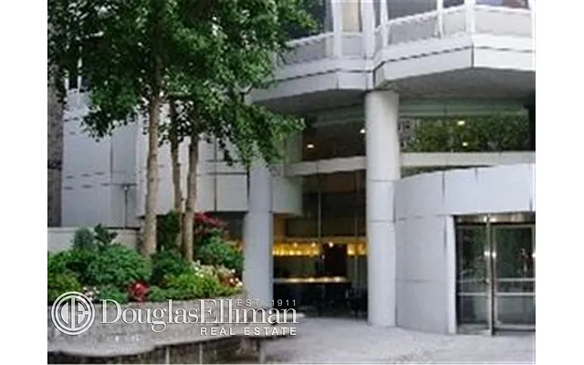 Sold by Douglas Elliman | media 24