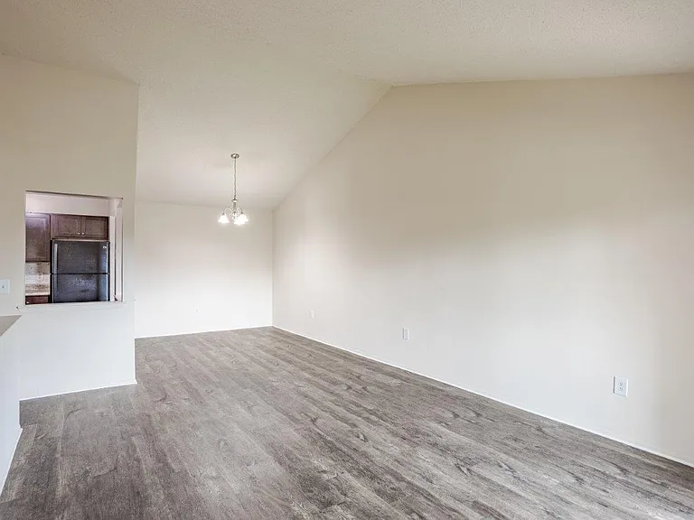 Pavilion Court Apartment Homes — Photo 4
