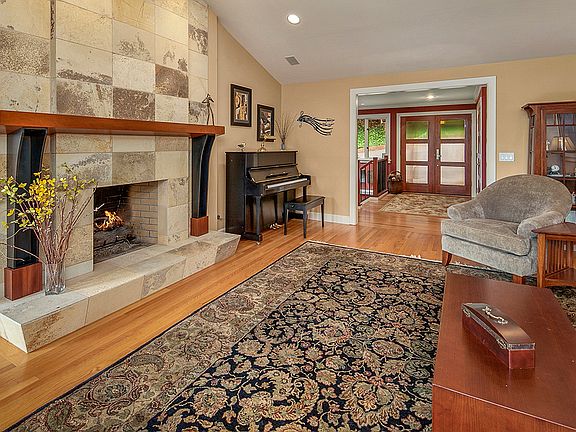 3rd image of 13445 NE 27th Pl