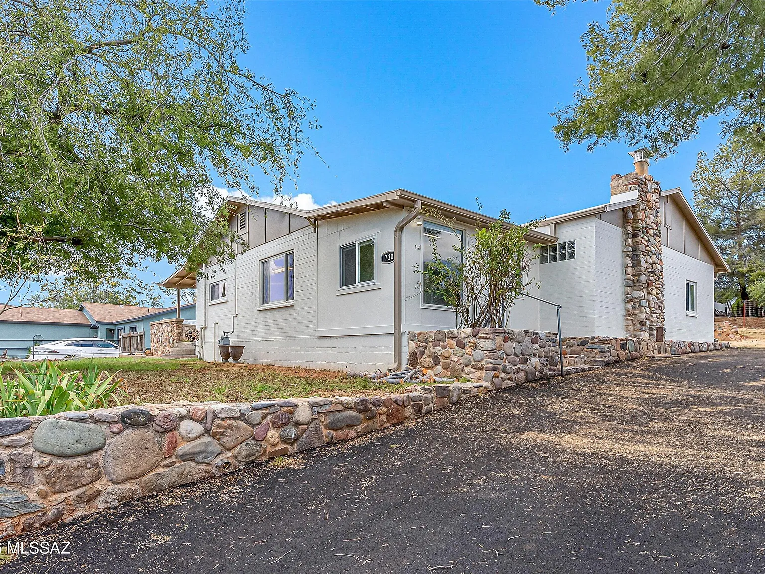 3 bed, 1.0 bath, 1313 sqft, $1,670 — Photo 2