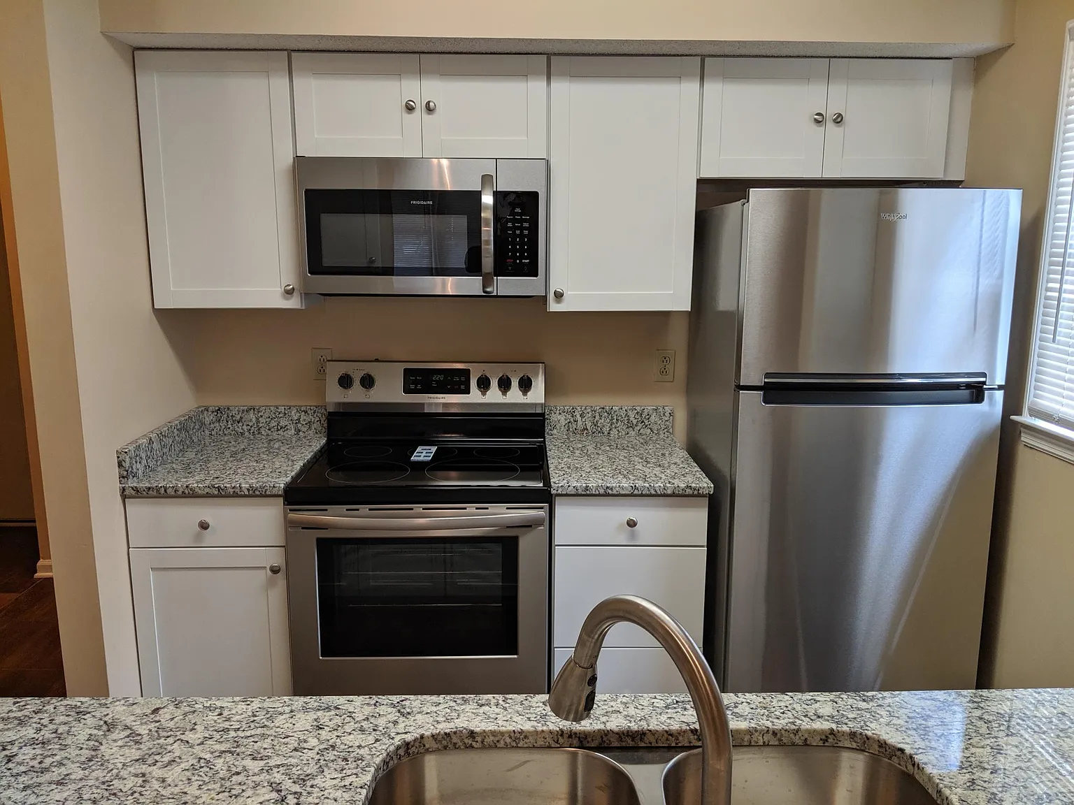2 bed, 1.5 bath, 1024 sqft, $1,300 — Photo 4