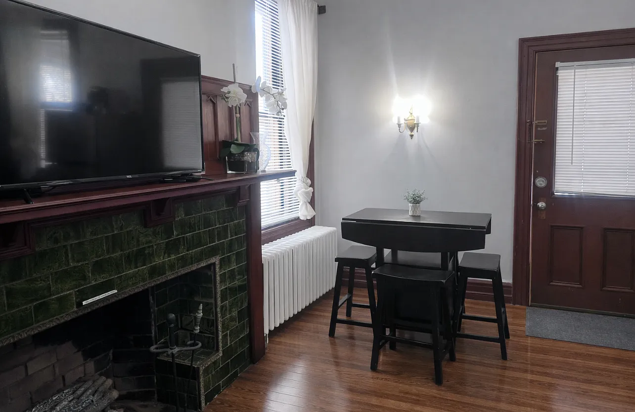 Studio, 650 sqft, $1,300 — Photo 3