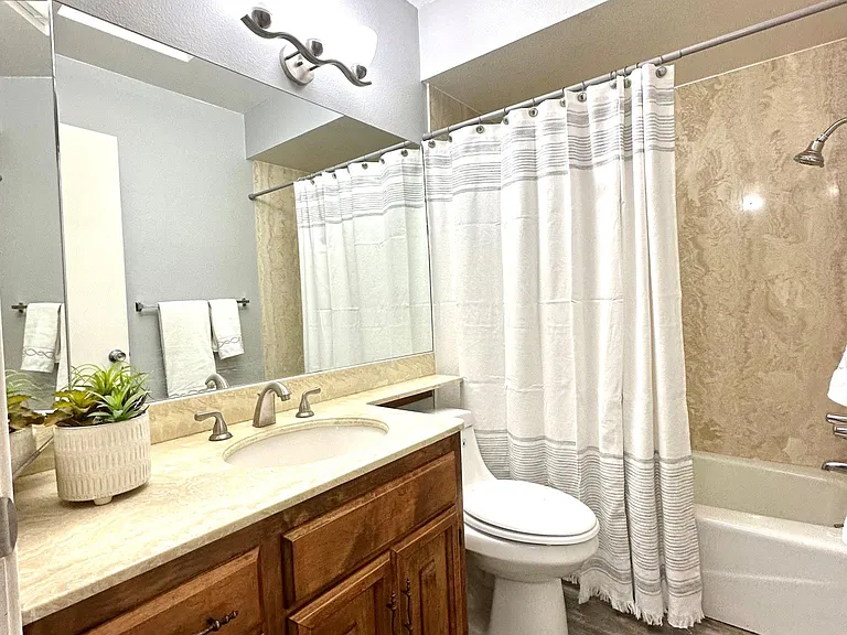 3906 N Stone Ave — Photo 8
