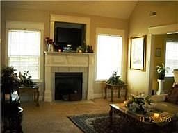 Lovley Living Room with Fireplace