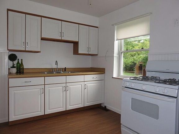 3rd image of 8371 Royal Heights Dr