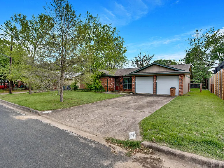 2303 Southern Oaks Dr — Photo 22