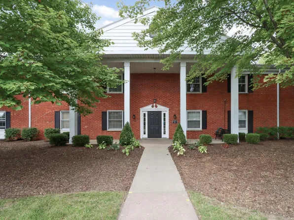 352 County Road B #9, Fontana, WI 53125