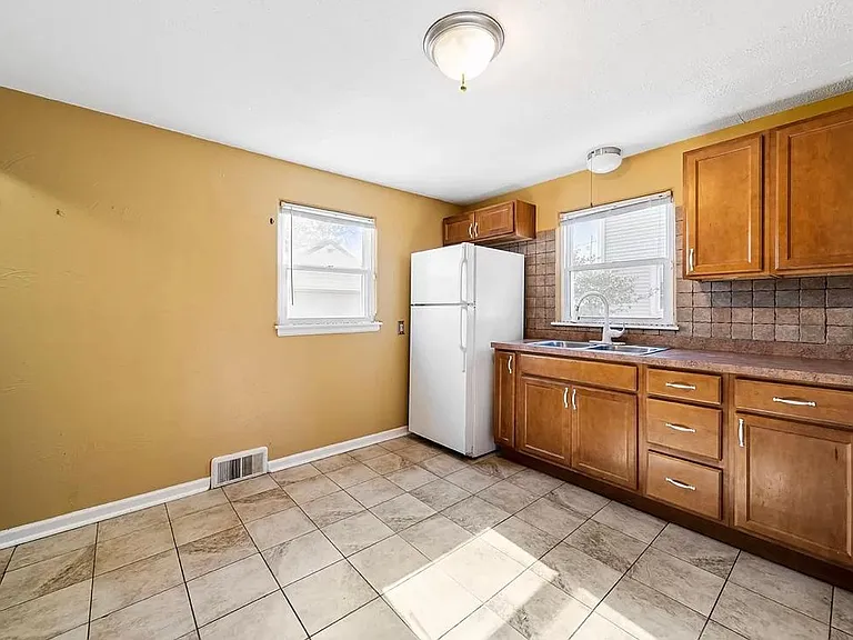 1446 Longfellow Ave — Photo 19
