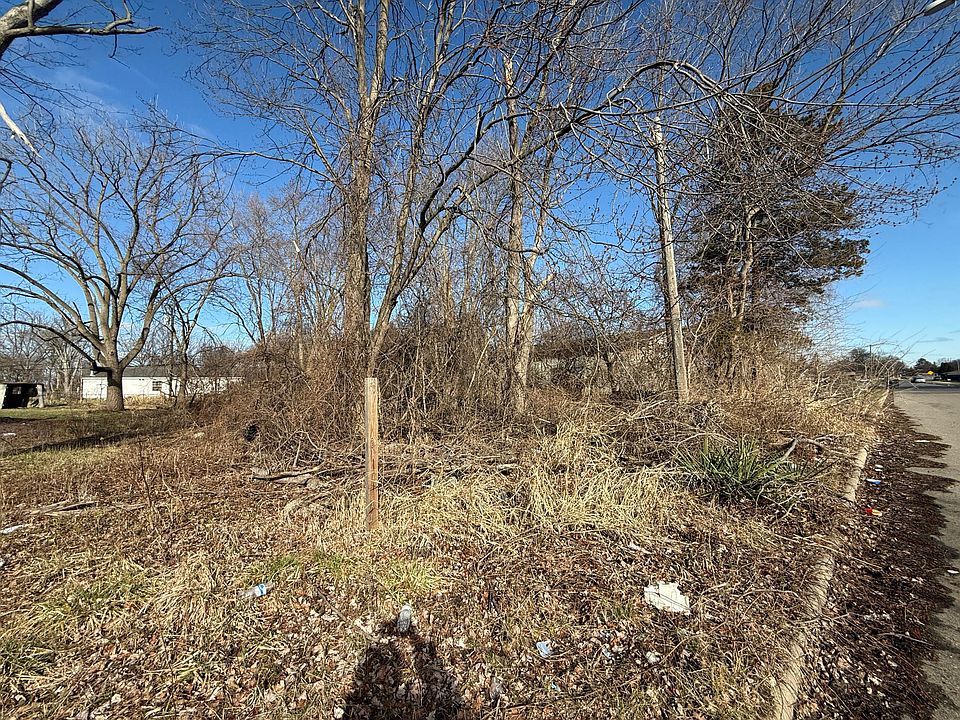 2nd image of Tromley St