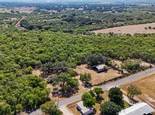 663 County Road 664, Devine, TX 78016