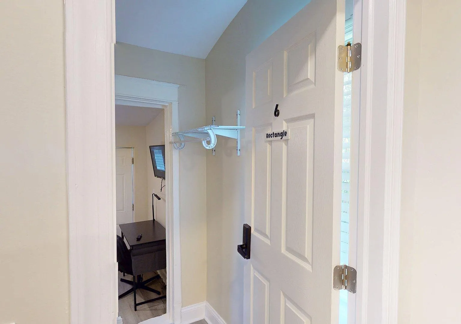 4 bed, 2.0 bath, 1100 sqft, $797 — Photo 2