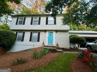 9695 N Pond Cir, Roswell, GA 30076