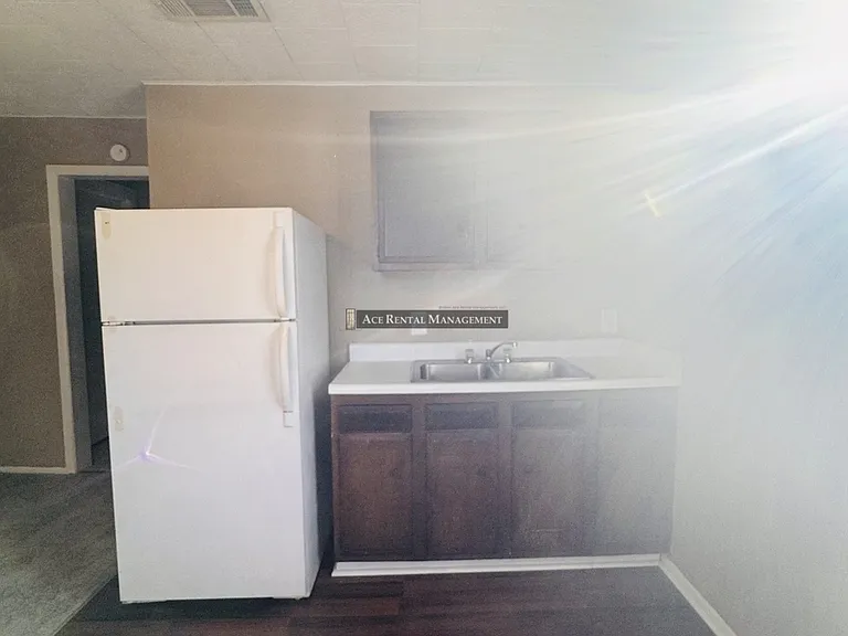 1122 Dallas St #6 — Photo 3