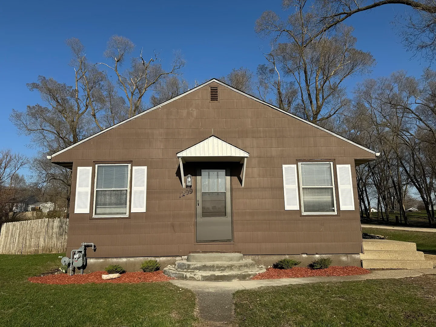 1209 Riverdale Rd photo 1