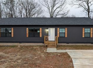 2197 Meadow Ridge Rd, Burlington, NC 27217