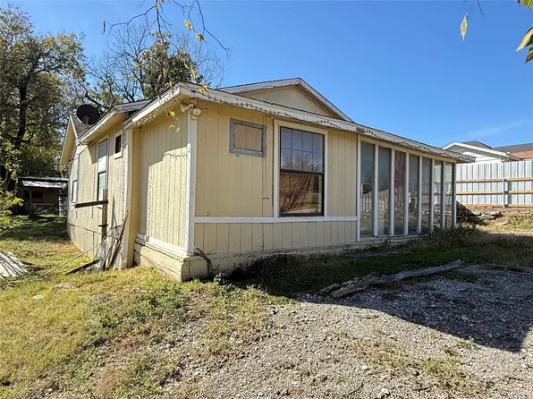 3203 NW 33rd St, Fort Worth, TX 76106