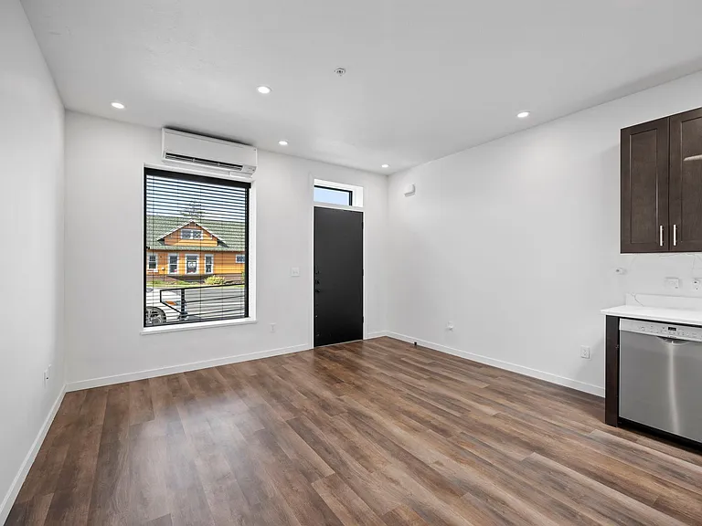 131 S Sherman St — Photo 20