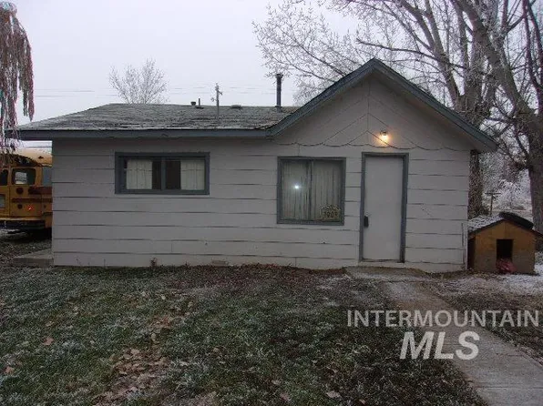 1009 S Commercial Ave, Emmett, ID 83617