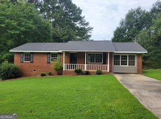 858 Pine Shadow Ln, Winder, GA 30680