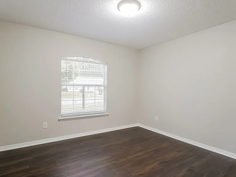 1653 Austin Ln — Photo 13